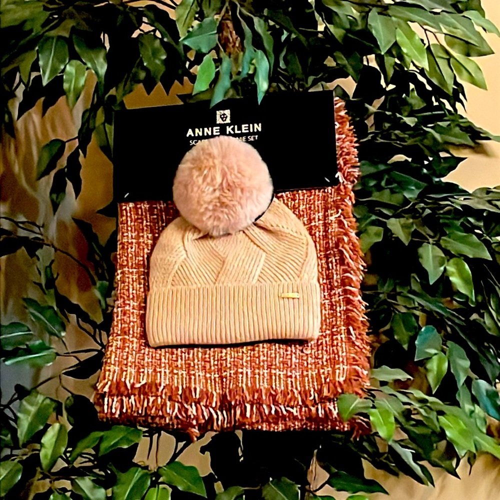 ANNE KLEIN COPPER & TAN BEENIE and FRINGED SCARF NECK WARMER 2PC SET  NEW W TAGS